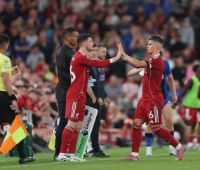 凯尔凯兹：罗伯逊是利物浦的传奇，我很荣幸他在我身边